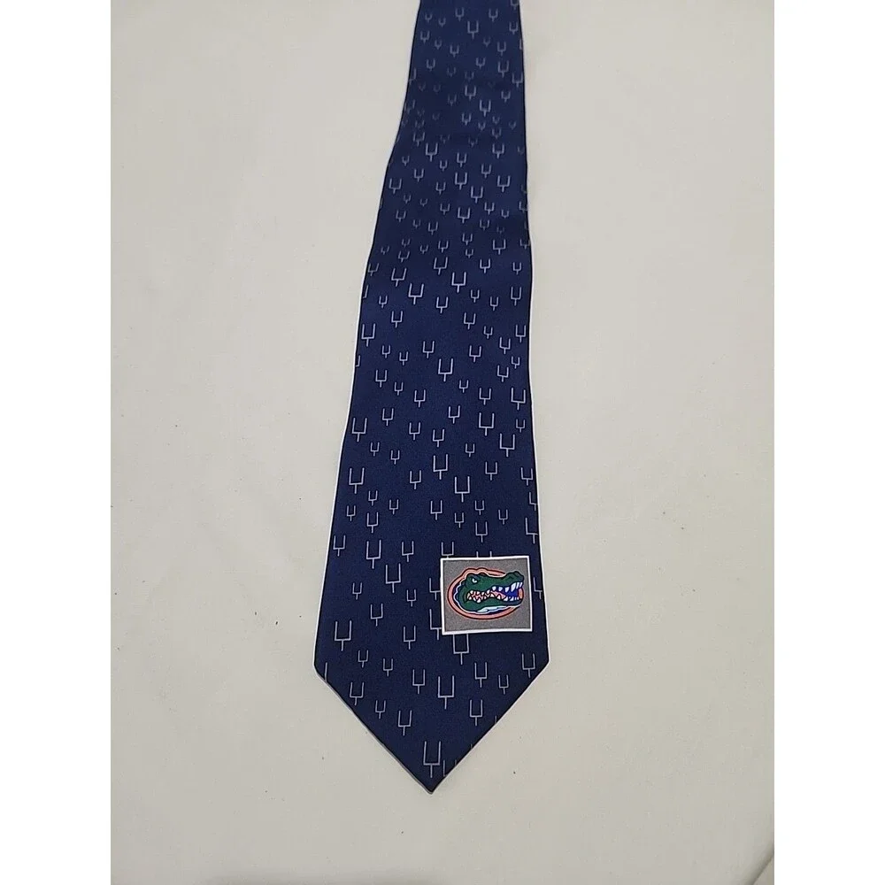 NWT The University Florida Gators FOOTBALL On A Brand New 100% Silk Neck Tie!
